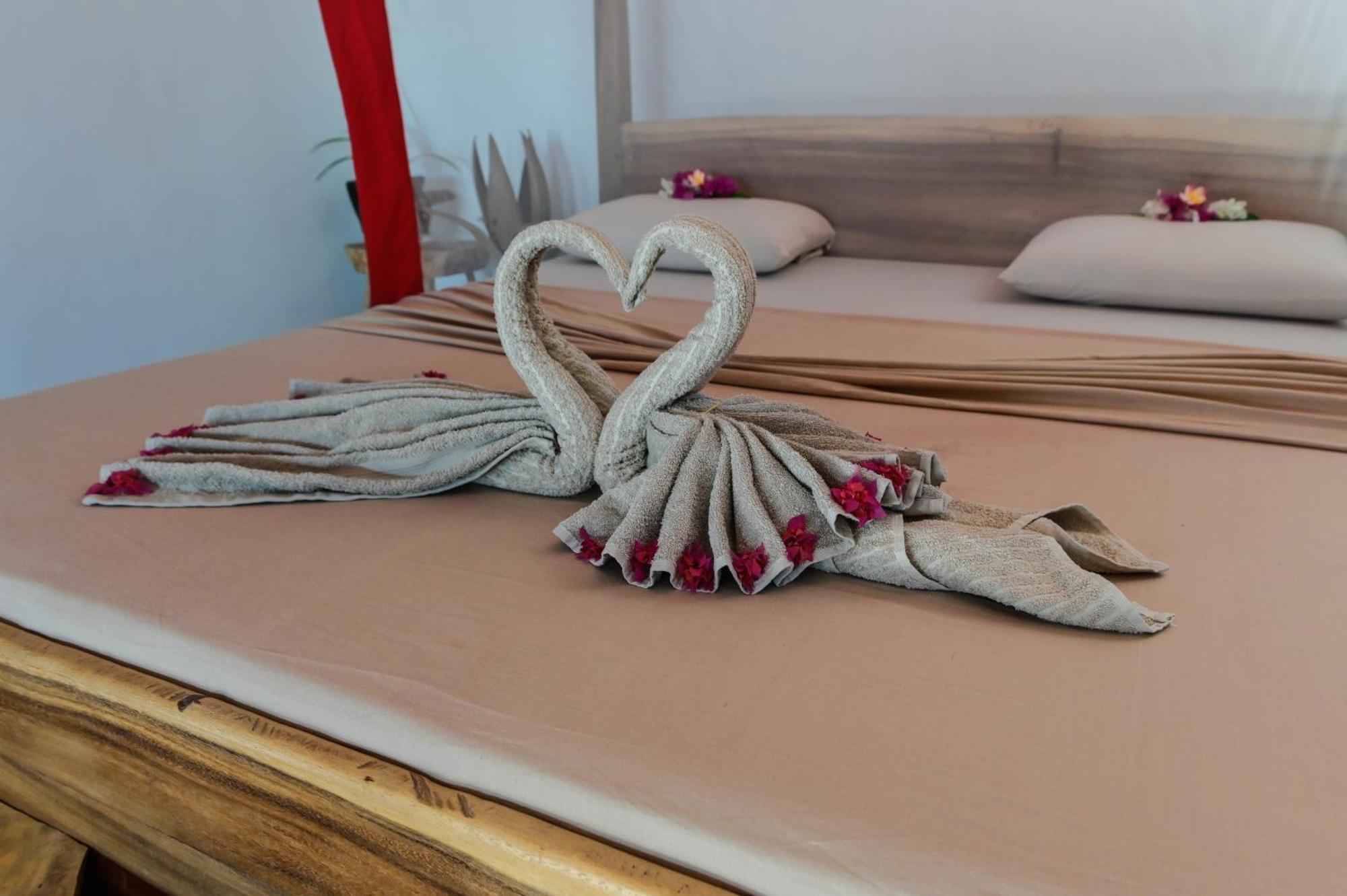Shambala Madagascar: Beachfront Lodge And Adventures Ambolobozo Extérieur photo