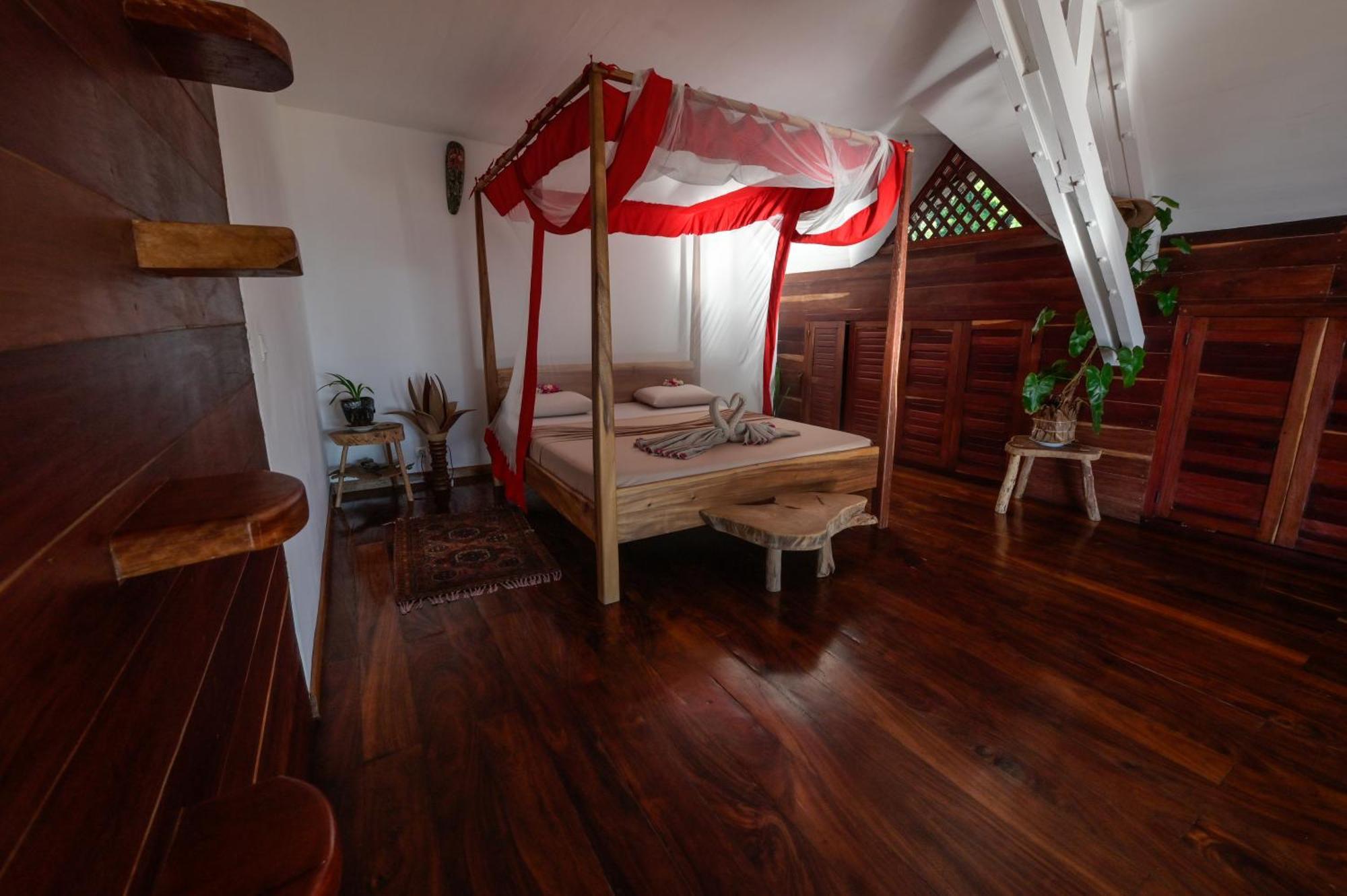Shambala Madagascar: Beachfront Lodge And Adventures Ambolobozo Extérieur photo