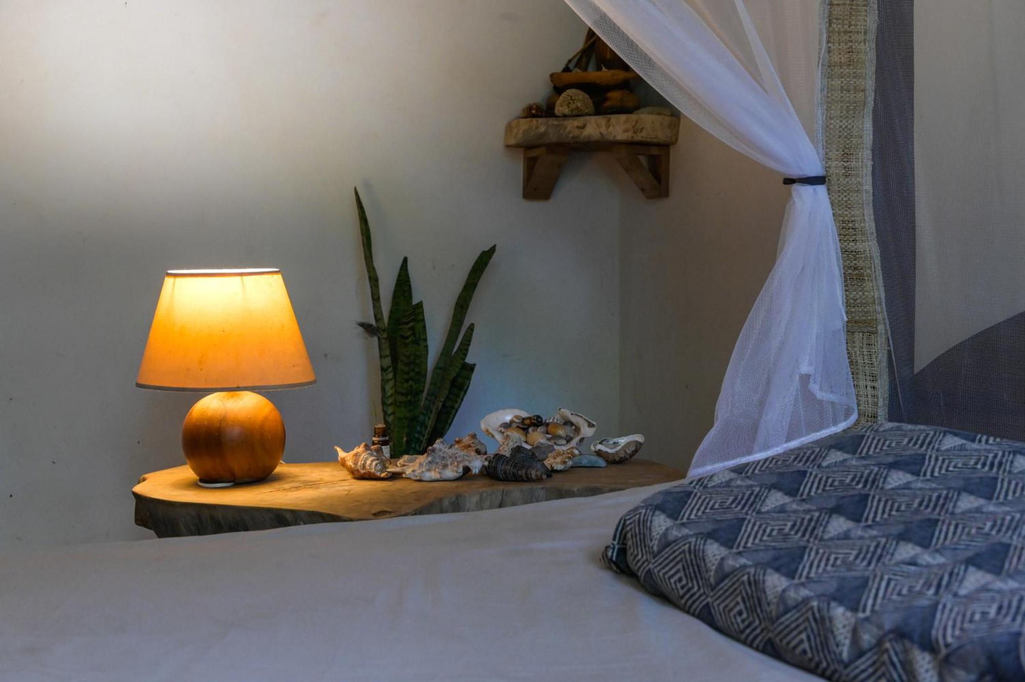 Shambala Madagascar: Beachfront Lodge And Adventures Ambolobozo Extérieur photo