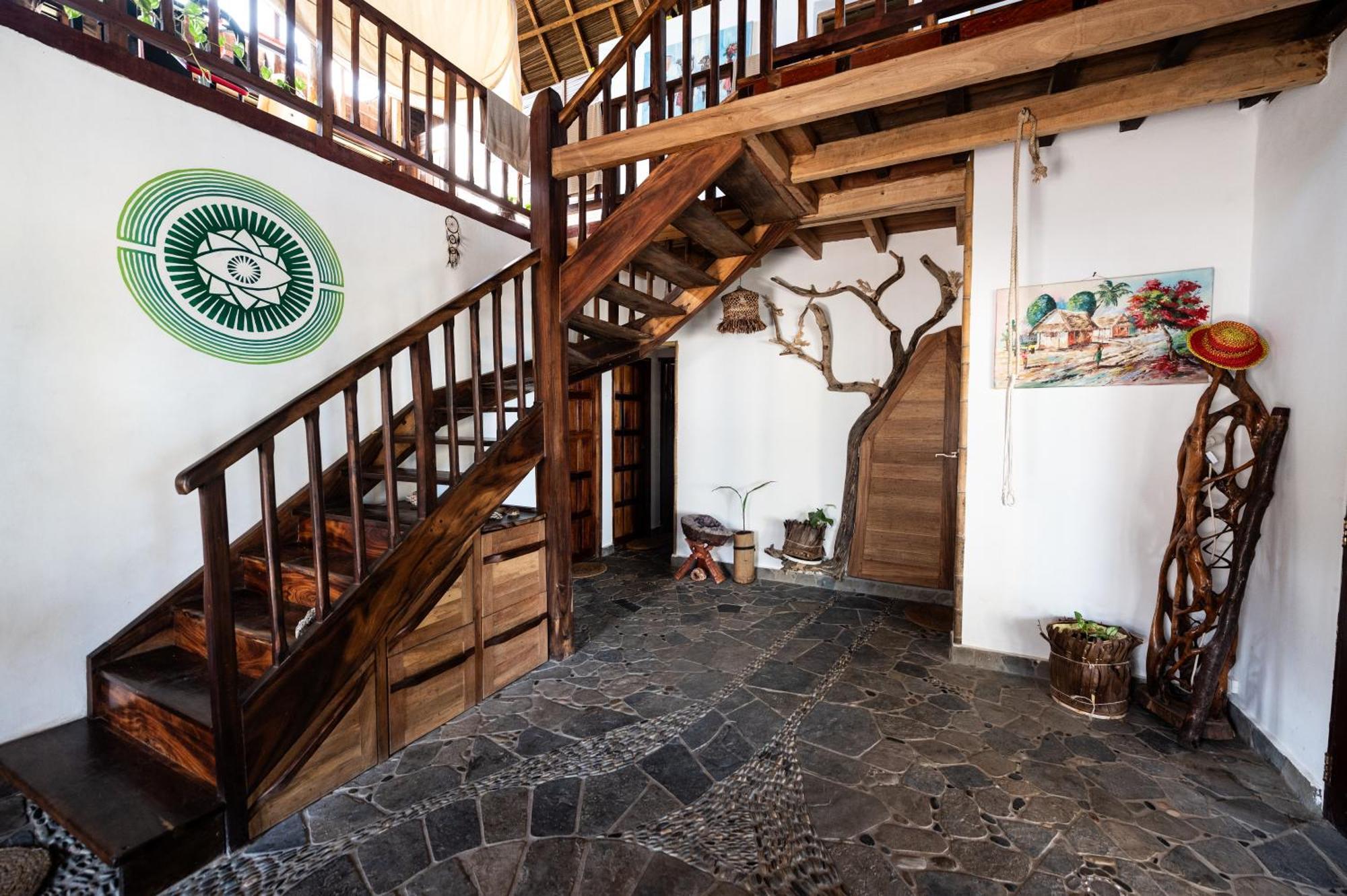 Shambala Madagascar: Beachfront Lodge And Adventures Ambolobozo Extérieur photo