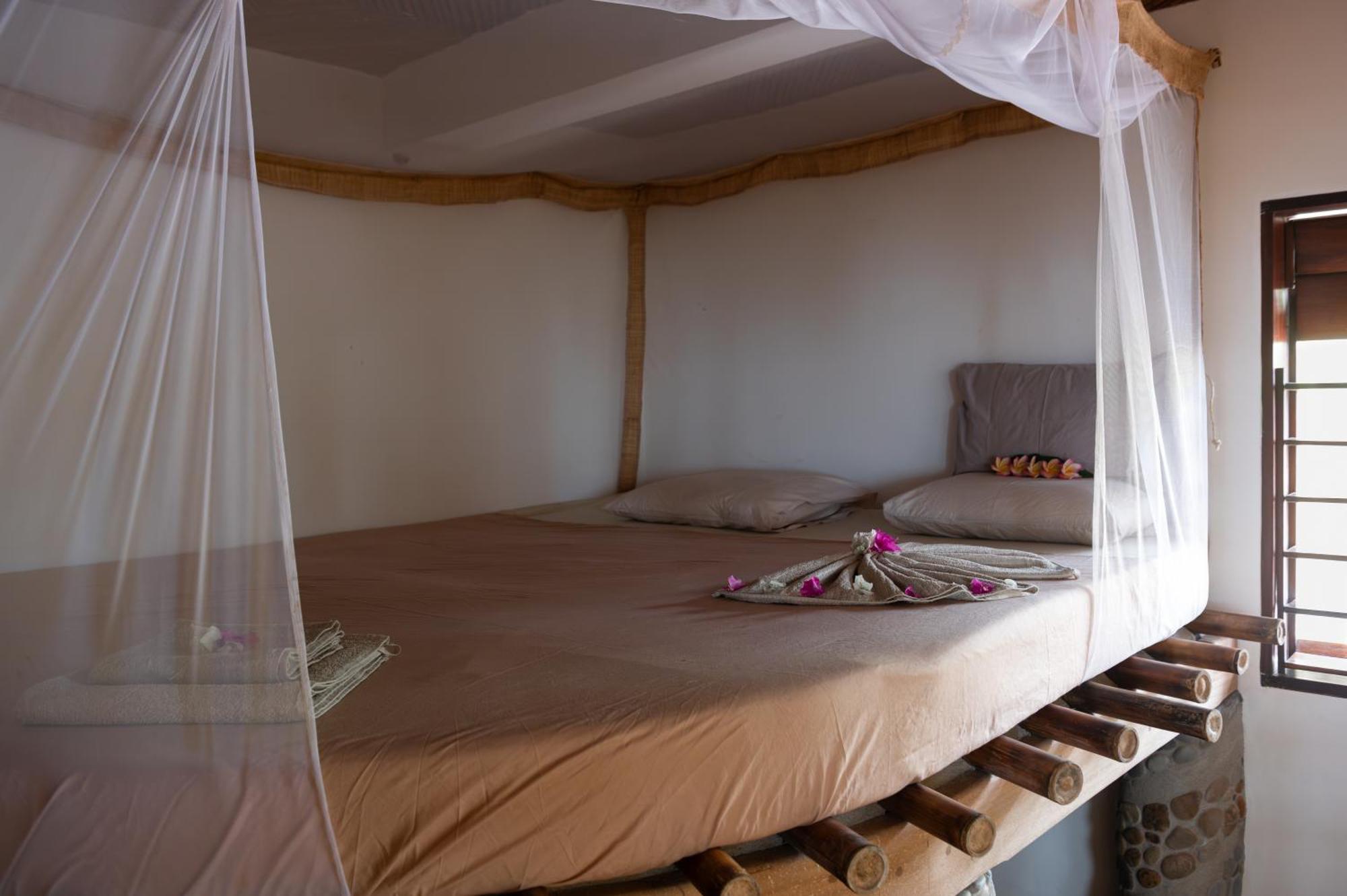 Shambala Madagascar: Beachfront Lodge And Adventures Ambolobozo Extérieur photo