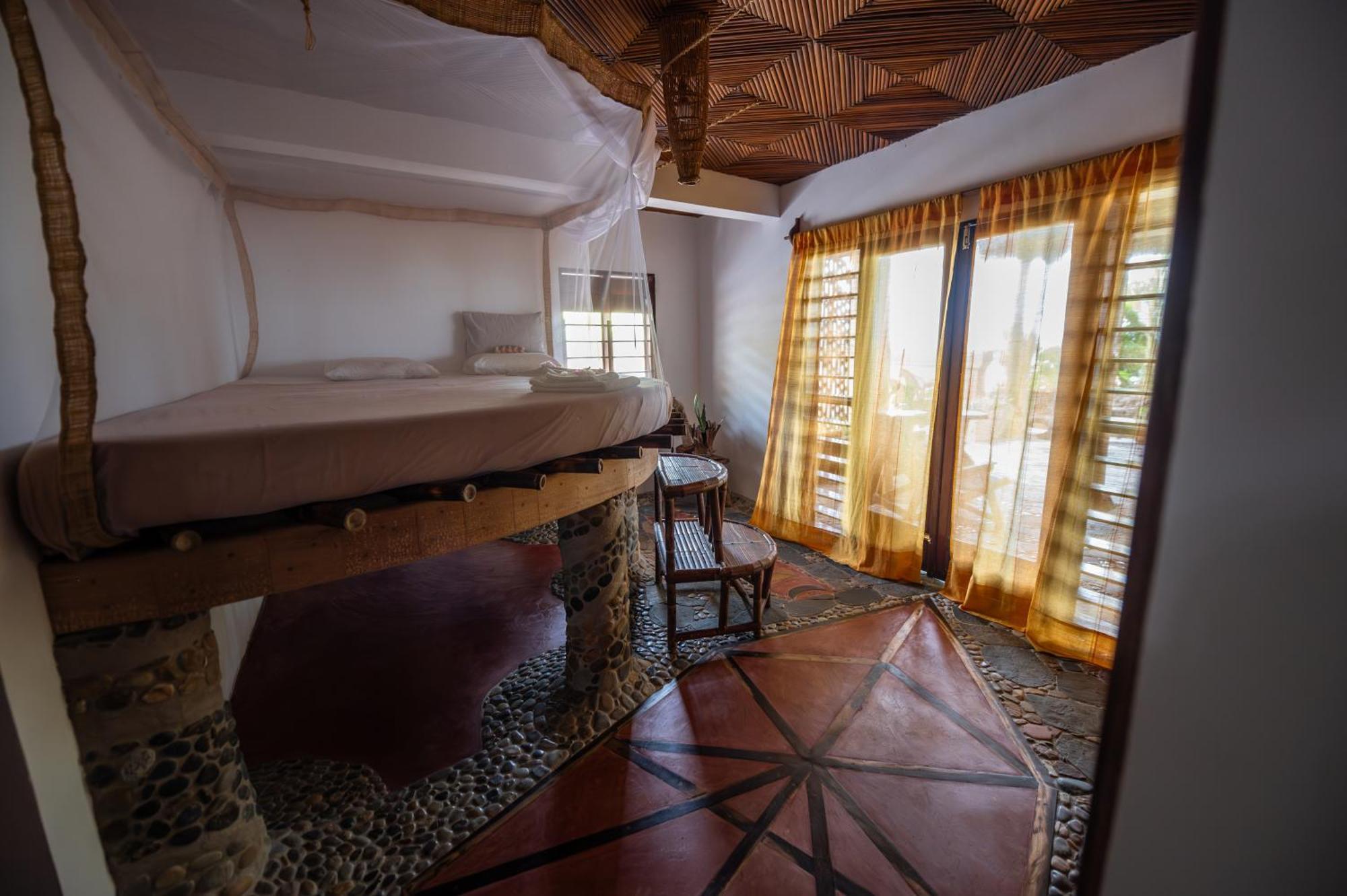 Shambala Madagascar: Beachfront Lodge And Adventures Ambolobozo Extérieur photo
