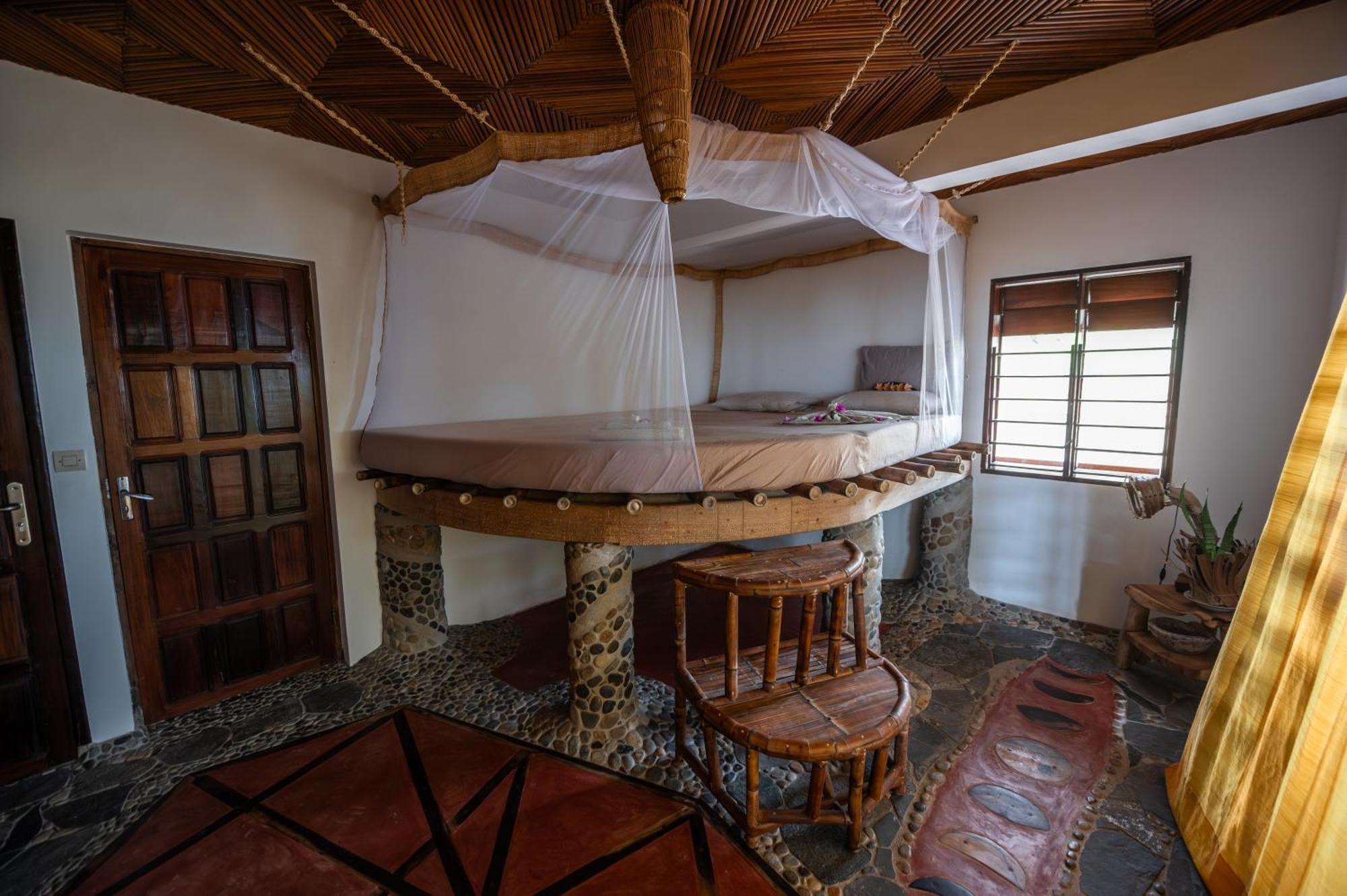 Shambala Madagascar: Beachfront Lodge And Adventures Ambolobozo Extérieur photo