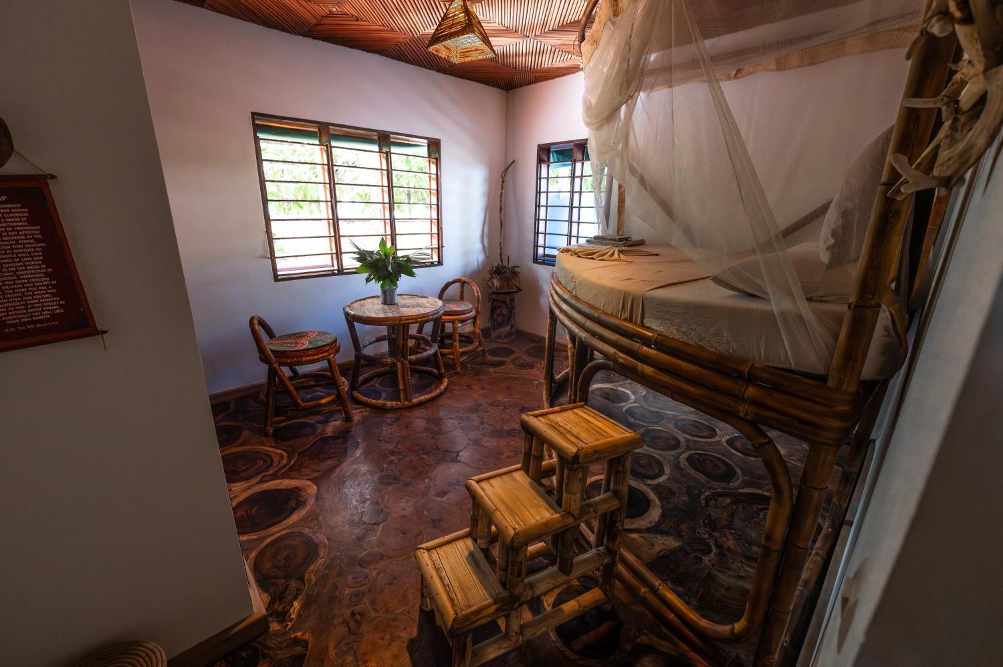 Shambala Madagascar: Beachfront Lodge And Adventures Ambolobozo Extérieur photo