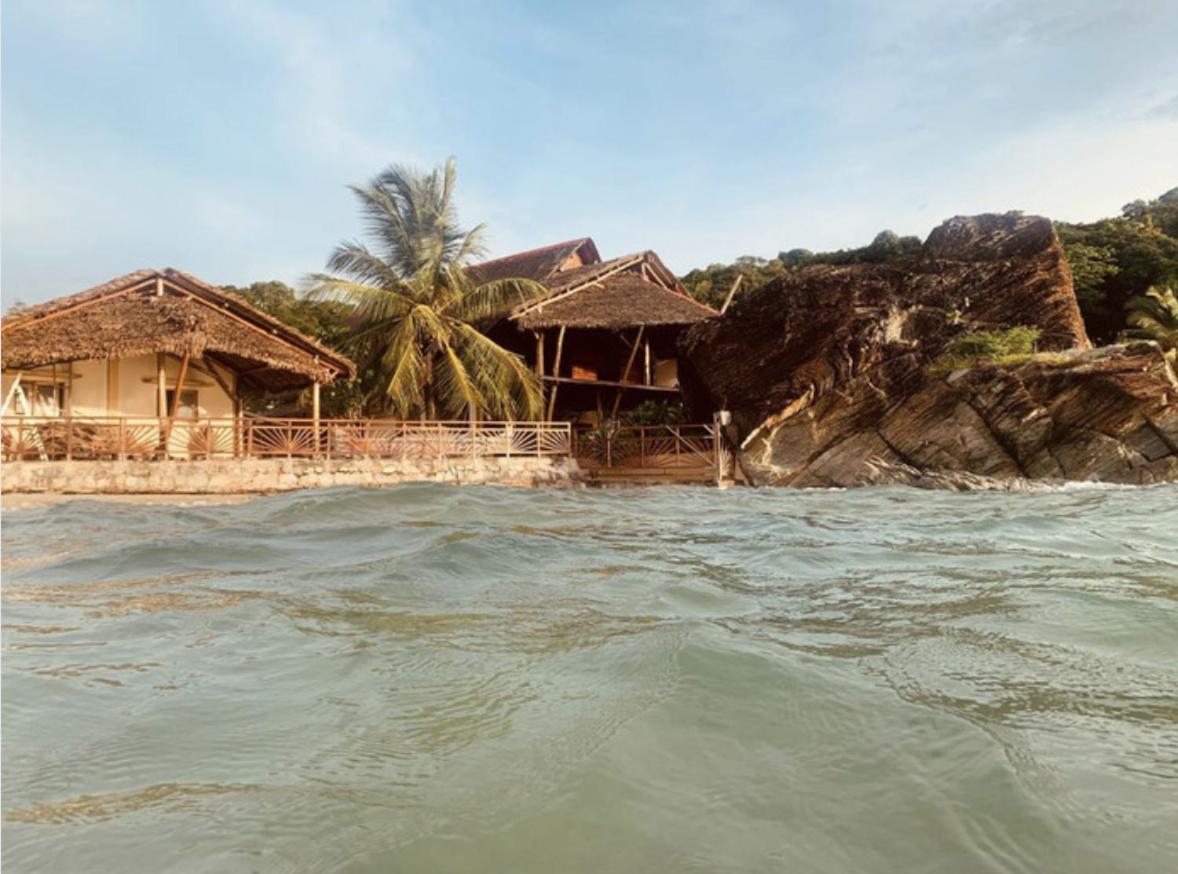 Shambala Madagascar: Beachfront Lodge And Adventures Ambolobozo Extérieur photo